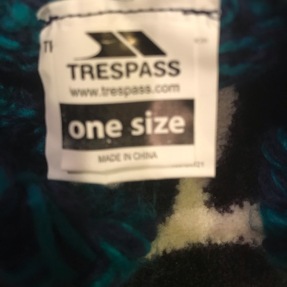 Blue hat - Picture 2 of 2